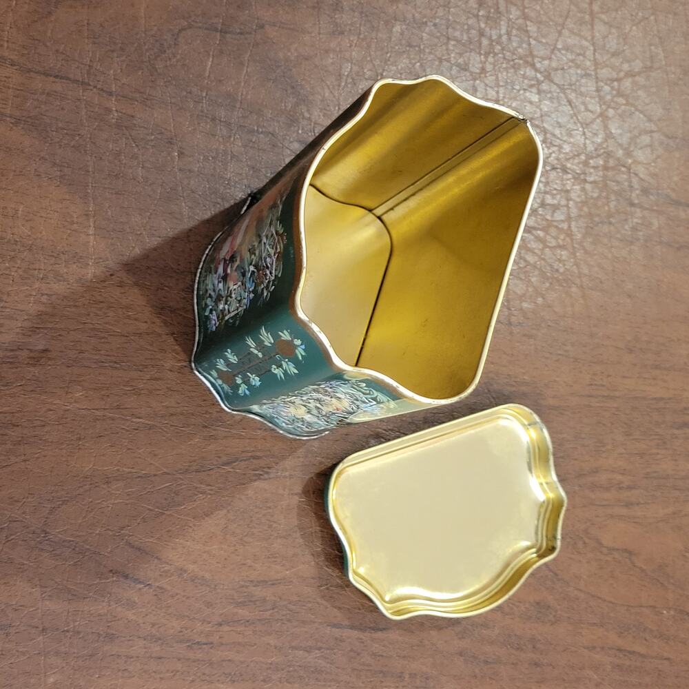 Vintage Christmas Tin England Holiday Tea 1981 Green Pineapples Gold Trim Avon - Picture 6 of 9